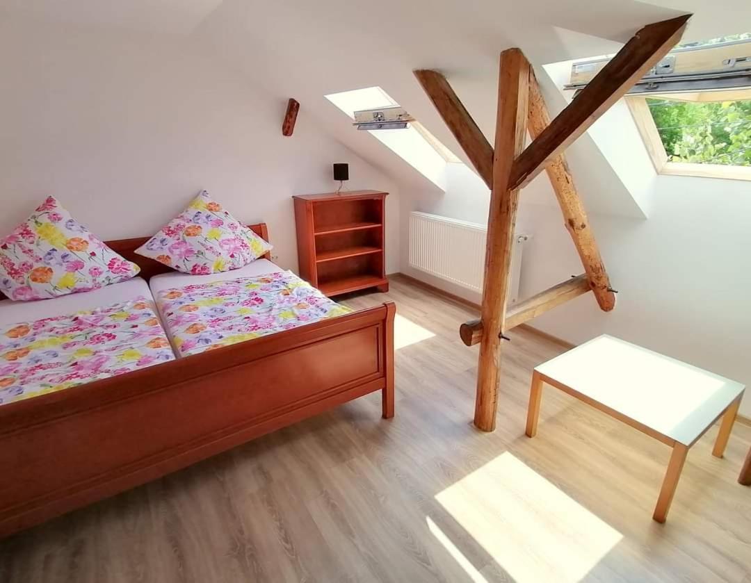 Casa Bunicii Hotel Sasca Montana Ngoại thất bức ảnh