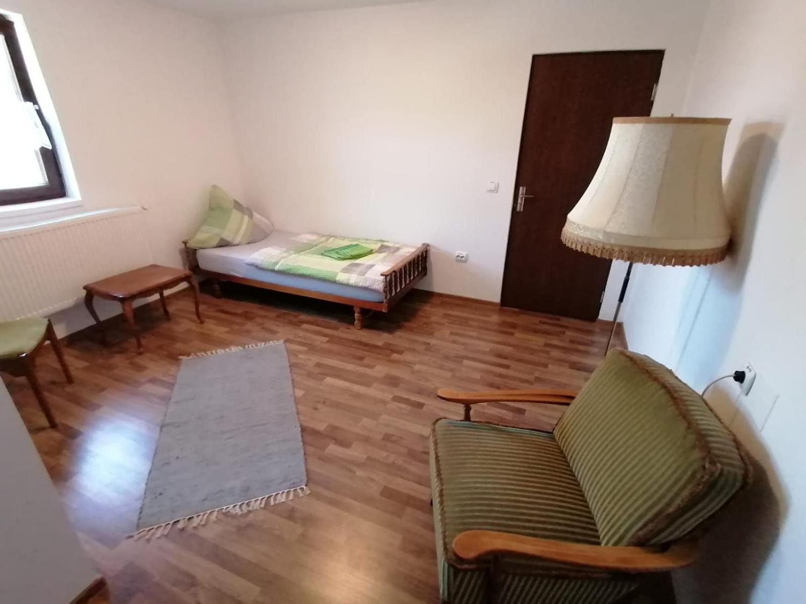 Casa Bunicii Hotel Sasca Montana Ngoại thất bức ảnh
