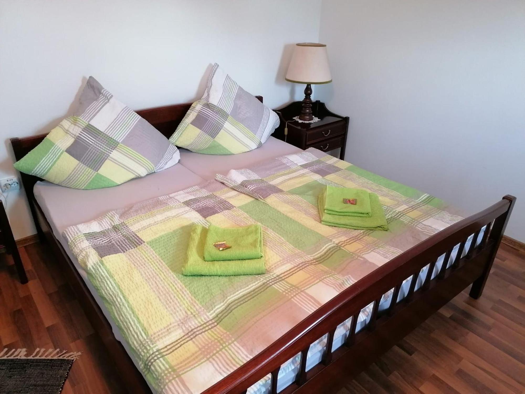 Casa Bunicii Hotel Sasca Montana Ngoại thất bức ảnh